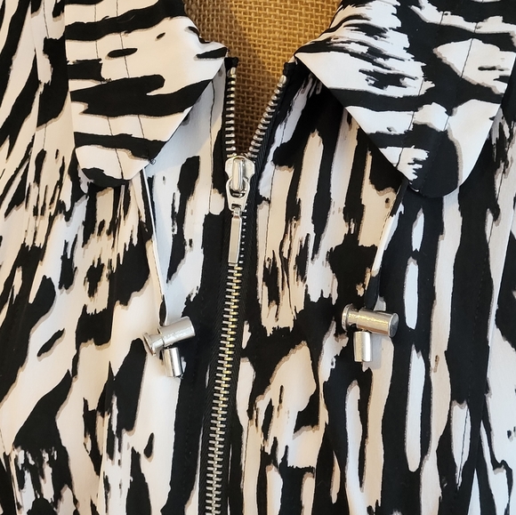 Zenergy by Chicos size 1 (medium) black and white zippered jacket - Picture 6 of 6